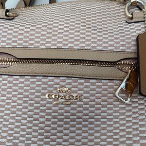 🗝🤍 COACH crossbody bag (Straps included) the perfect summer bag is here!!!!